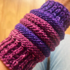 strickanleitung raupen stulpen